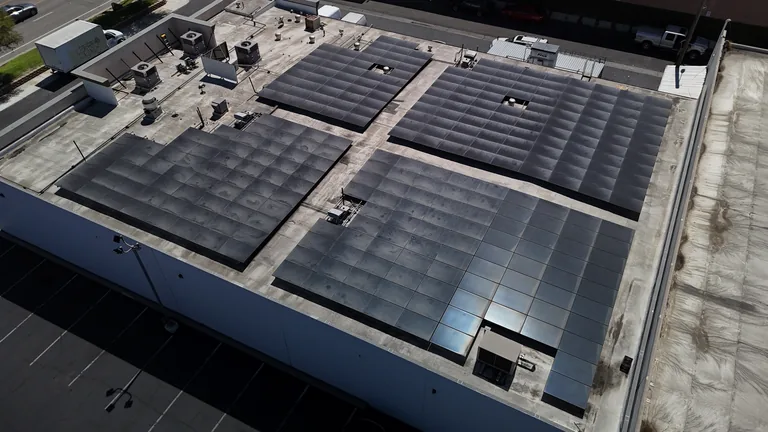 Flat-roof commercial solar install